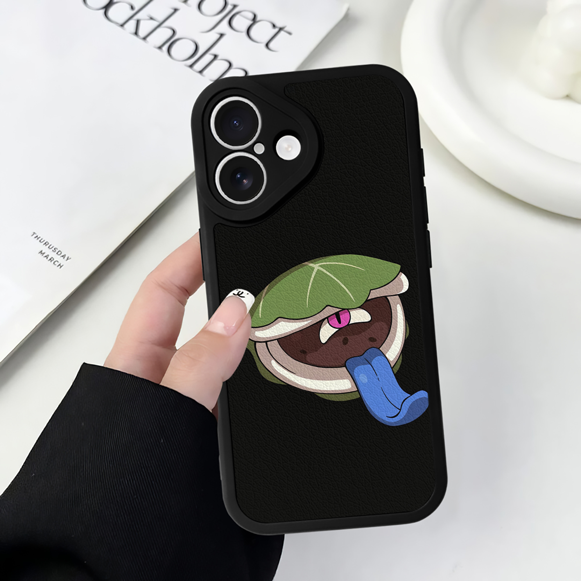 （画像用） 妖怪ウォッチ Yo-kai Watch 【iPhone 16シリーズ対応】シリコンスマホケース（レザー調） 材質：シリコン